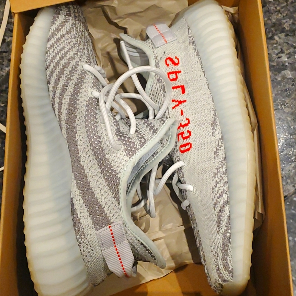 BRAND NEW YEEZYS BLUE TINT YEEZY BOOST 350 V2